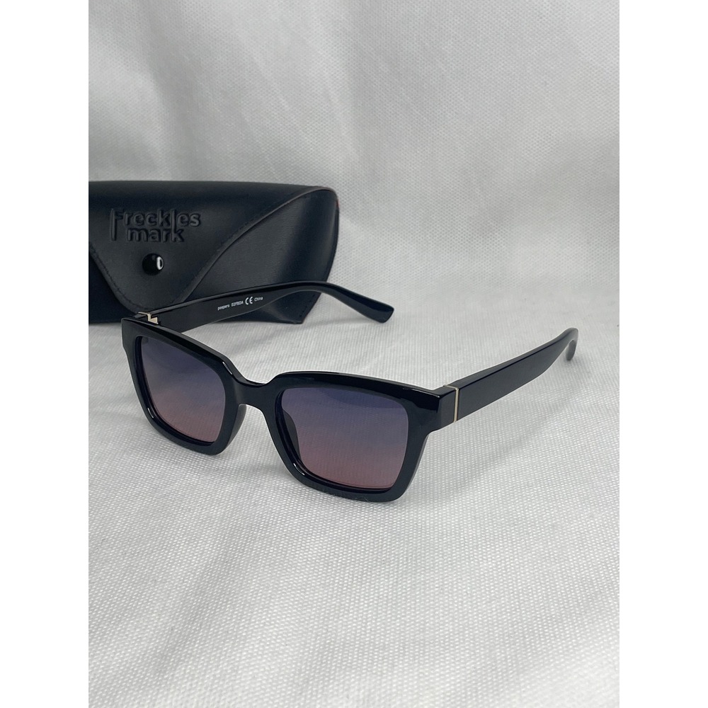 peepers Myrtle Polarized Sunglasses Black Frame Gradient Violet Pink Lenses